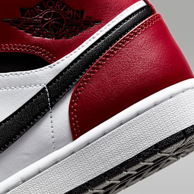 Air Jordan 1 Mid Shoes. Nike RO